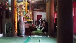 Notdunroamin: Den Mau Son Temple, Sapa, Vietnam
The beautiful Den Mau Son Temple, in Sapa, NW Vietnam.
https://www.notdunroamin.com/vietnam-videos/
Ideas, information & reviews for the older, active traveller – from Australia to Zululand!
http://www.notdunroamin.com Notdunroamin: Den Mau Son Temple, Sapa, Vietnam
