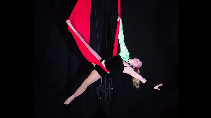 Jenn Simonds on Hammock: 1982 Christmas | Circus F...