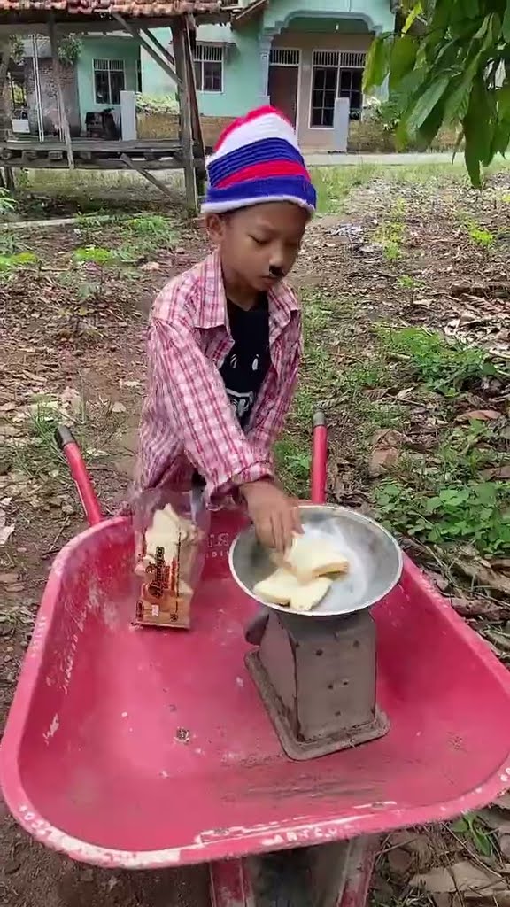 vidio kocak dan gokil @nyaikembang1nyaikembang1 /azab penjual tahu ?