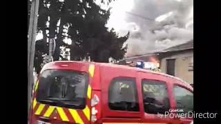 Intervention des pompier  sur une école qui brûle à charvieu