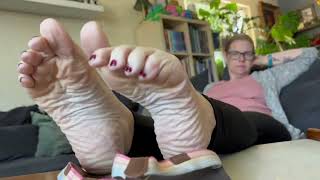 Mature wrinkled feet