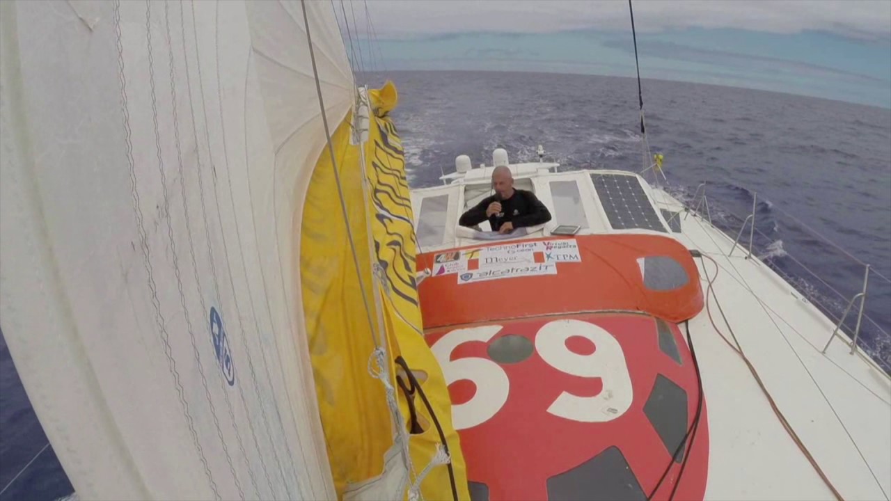 J21 : Sébastien Destremau ne lâche rien / Vendée Globe