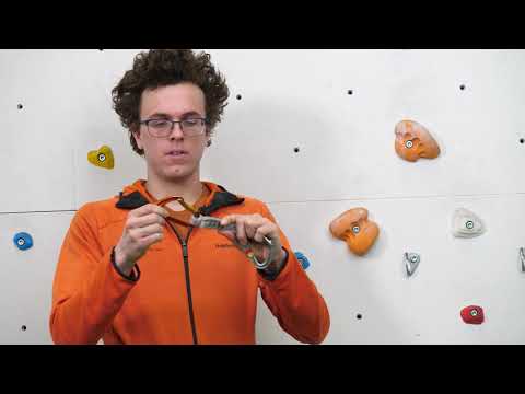 Instruction Lead Climbing 3 - Clipping Quickdraws