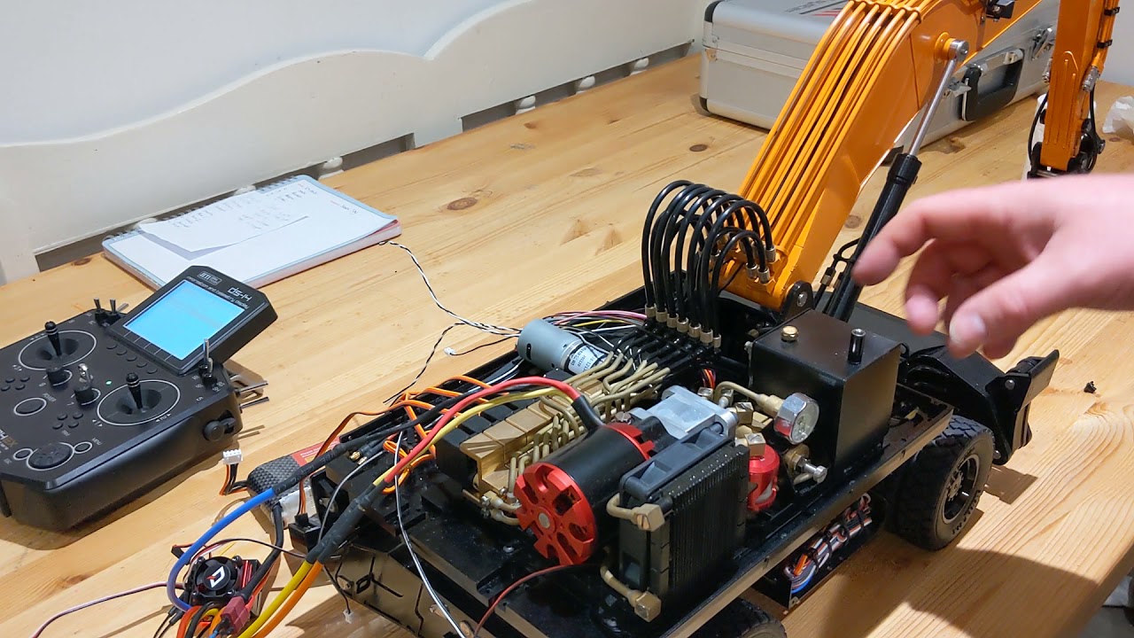 LESU 1/14 RC hydraulic wheel excavator rubber duck build PART 12  it moves!