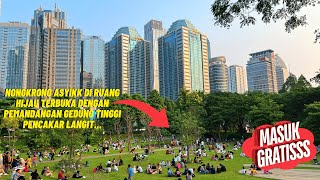 Seperti di Luar Negeri, Nuasa Taman Terbuka dengan Pemandangan Gedung Gedung Tinggi - Hutan Kota GBK