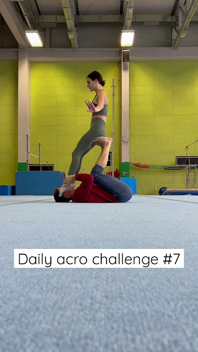 Easy acroyoga flow for beginners💪🏽 #acroyoga #gymnast #acrobatics