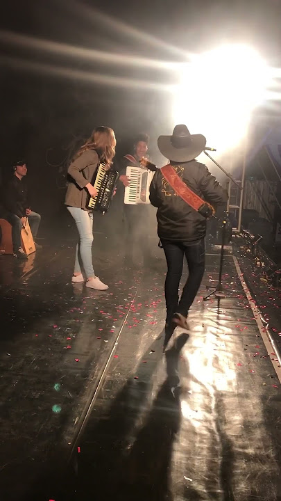 Bia Socek e Bruna viola no palco