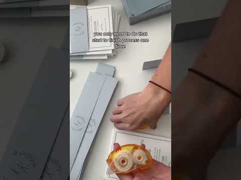 Pro Tip for DIY Wedding Invitation Assembly #diywedding #weddinginvitations #diyweddinginvitations