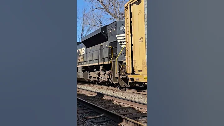 Norfolk Southern Working thru Alburtis Pa. on 3-10-25 #shorts #train #ns  #norfolk #southern