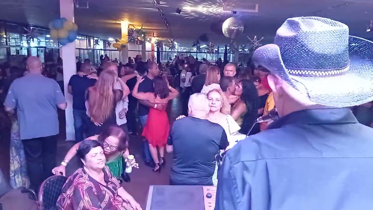 Baile em Taguatinga DF, clube da portuguesa.  Janio Silva ao vivo 