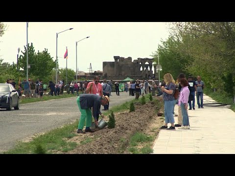 День Земли в Армении отметили посадкой деревьев. Акции прошли по всей республике