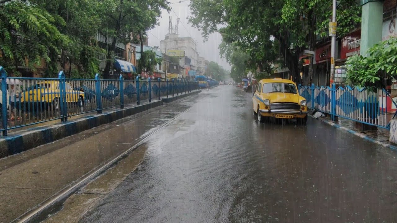Kolkata City Tour in Heavy Rain - Cyclone Remal Landfall in Kolkata - Rain in Kolkata