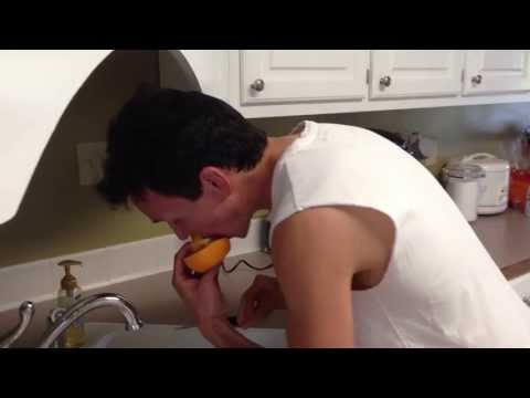 how to eat an orange in 30 seconds
