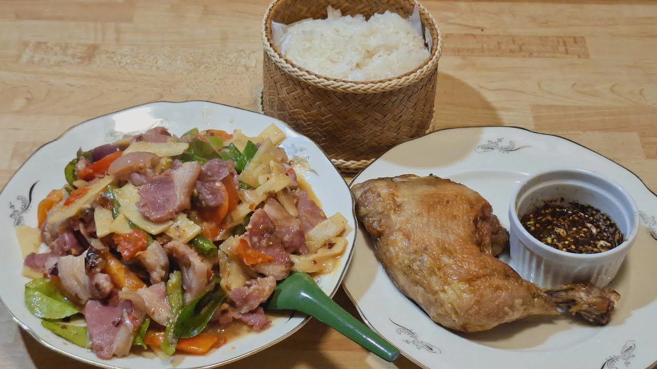 หมกหม้อหน่อไม้ใส่ขาหมูเค็ม สะโพกไก่อบจิ้มแจ่ว( ทำกินง่ายๆครัวไทยในสวีเดน🍲🍗🇸🇪)