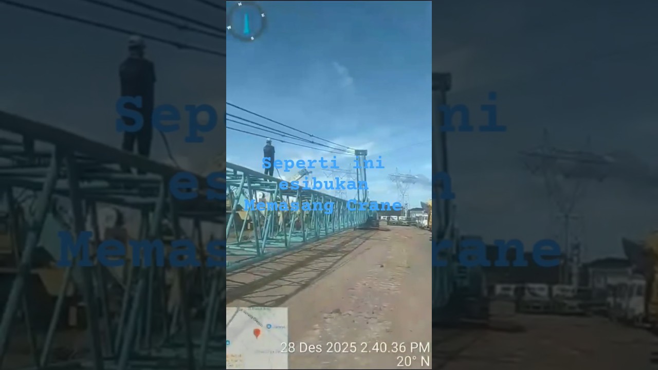 Seperti ini Kesibukan Perakitan Crane Besar Untuk Bongkar Muatan Di Kapal