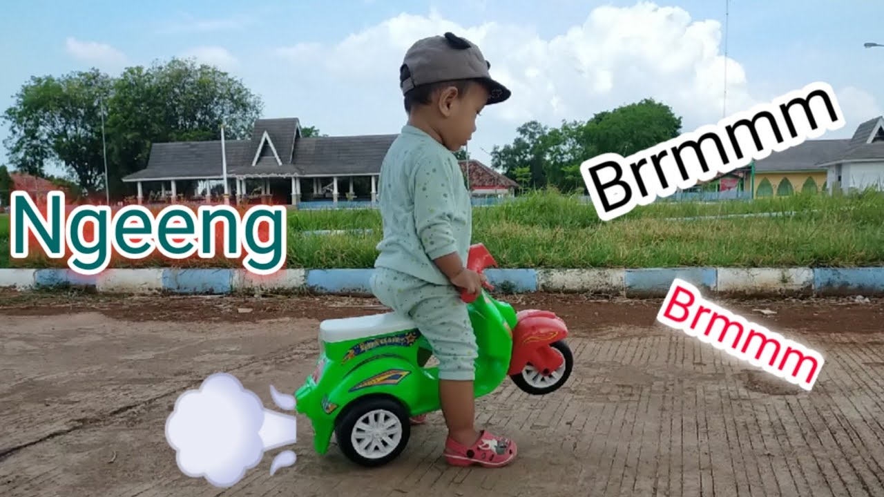 Lucunya Anak Kecil Naik Motor Vespa Hafi Naik Motor Motoran Di