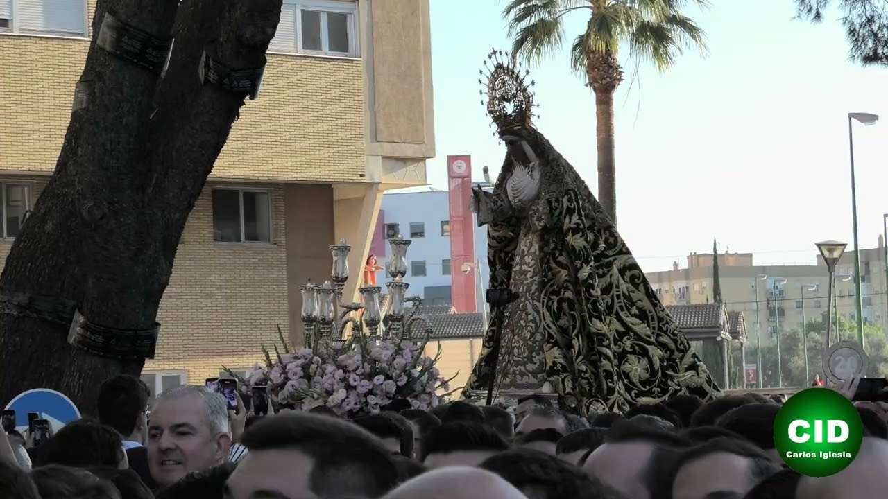 Regreso de la misión evangelizadora de la Esperanza de Triana en el hospital Virgen del Rocío 2025