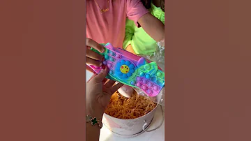 صديقة منى رح تنقل عمدرسة تانية عملتلها هدية للذكرى Gift Giftideas 