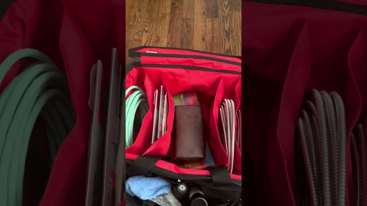 Assista a Pig Hog Artist Sean Michael Ray highlighting his Pig Hog Cables Organizer Bag (PHCOB-SM) and cables! no YouTube Assista a Pig Hog Artist Sean Michael Ray highlighting his Pig Hog Cables Organizer Bag (PHCOB-SM) and cables! no YouTube