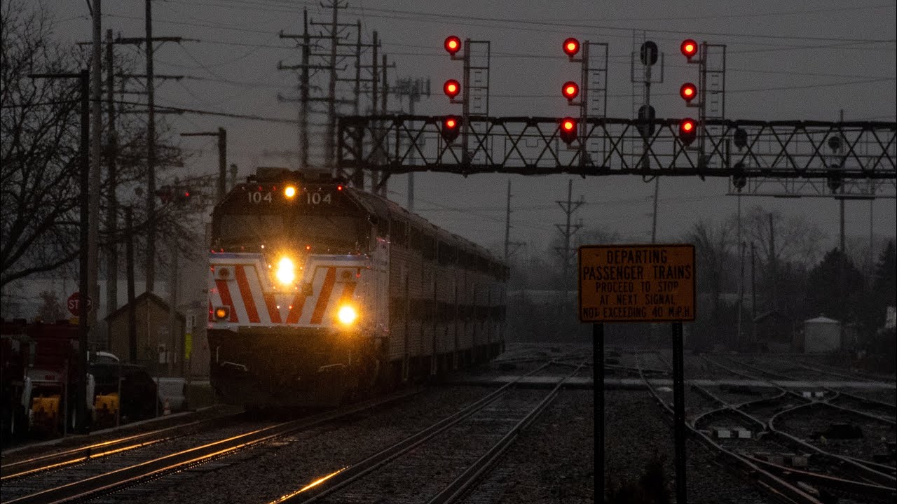 metra-holiday-train-railfanning-in-franklin-park-illinois-youtube