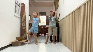 Latihan Tari “Qolbi Fil Madina” (Okta Jasmine dkk)