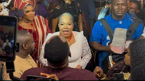 SEE WHAT TOYIN ABRAHAM DID ON STAGE AT WARLORD MOVIE PREMIERE BY ODUNLADE ADEKOLA 