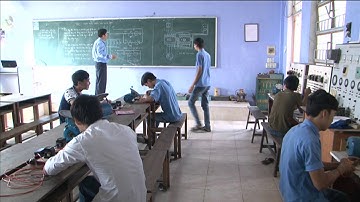 Việt Nam: Vượt khó theo đuổi ước mơ học tập