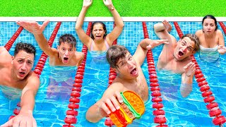 GARA DI NUOTO IN PISCINA CON I NOSTRI AMICI CAP E KAZU E DANI E ROBBI! SFIDA DIVERTENTE DI TUFFI!