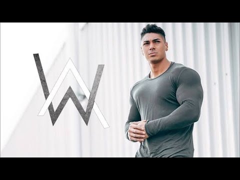 Сержи Констанс в футболке