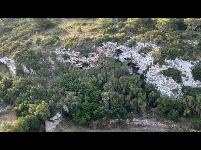 Enfoque multidisciplinar al estudio de la cueva de Biniadrís