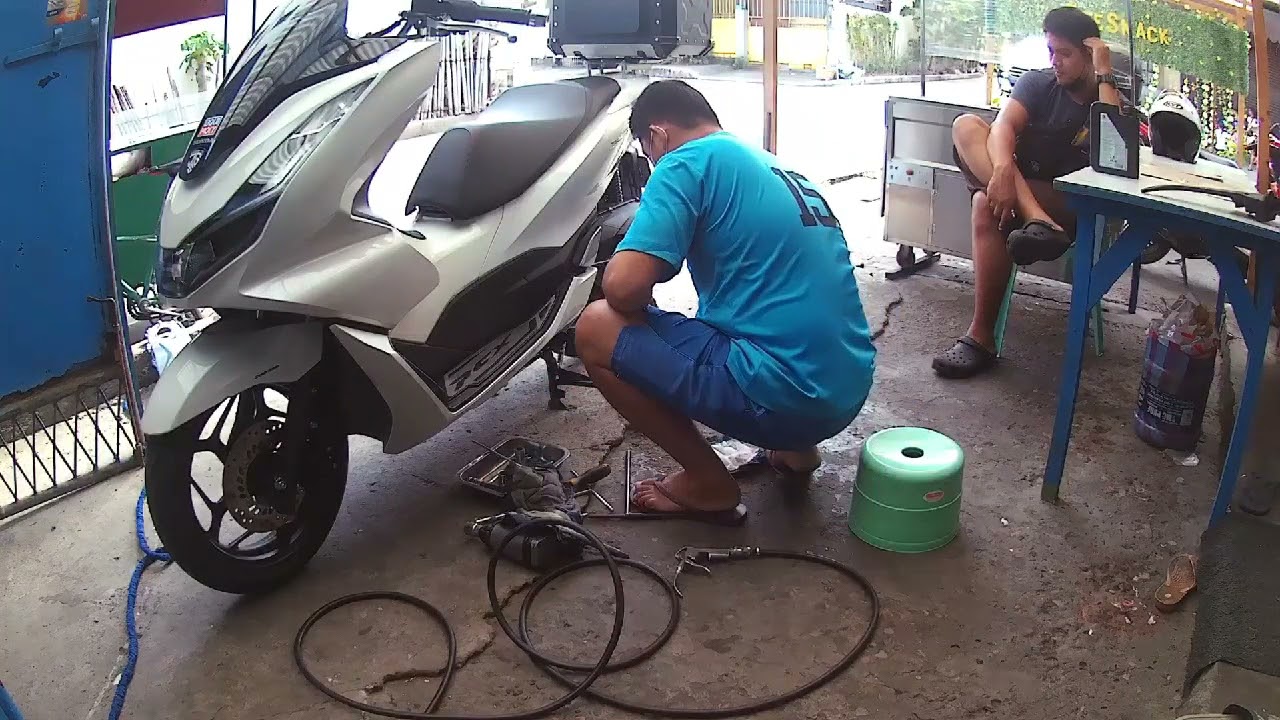 honda pcx 160 cvt tuneup and change oil, gear oil change howtofixpcx