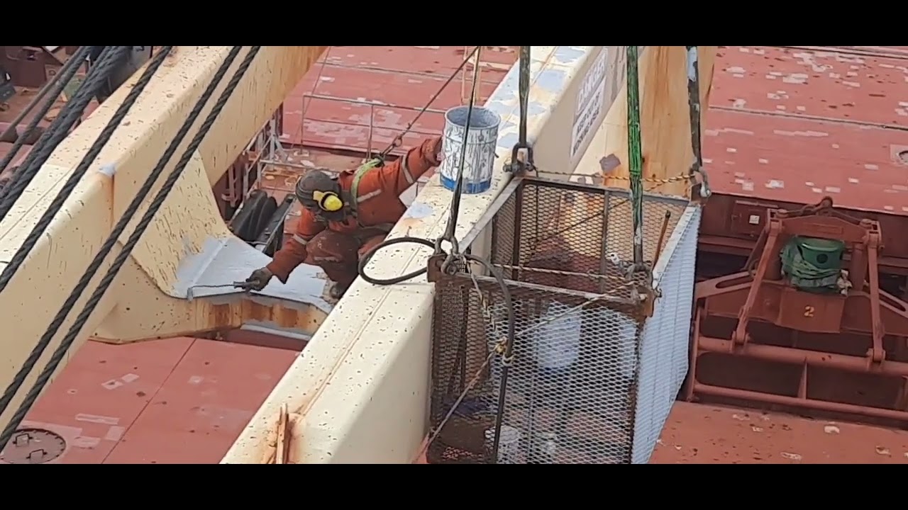 Ship Crane Chepping &Paint 🎨 #viralvideo #seafarer - YouTube