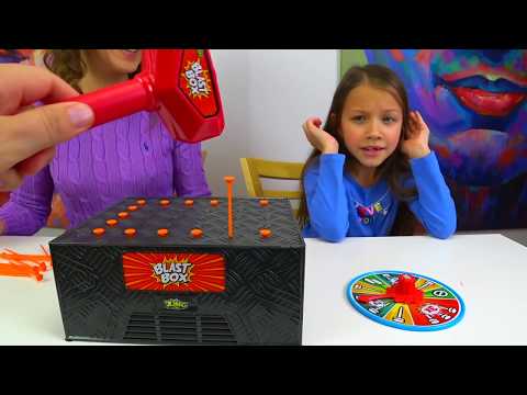 BLAST BOX CHALLENGE ЧЕЛЛЕНДЖ ВЗРЫВНАЯ КОРОБОЧКА с Папой Кто Вылетит Из Игры // Вики Шоу