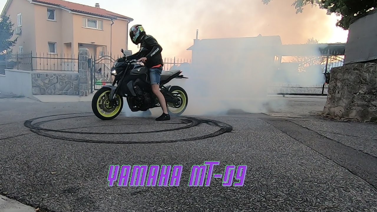 Birthday burnout with YAMAHA MT-09