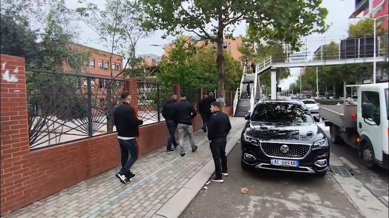 Plagosen me thikë dy 16-vjeçarë, raporton gazetari Besar Bajraktari