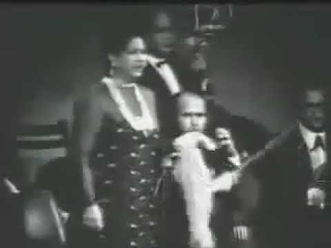 ام كلثوم من اغنية القلب يعشق كل جميل جينا على روضة هلا من الجنة