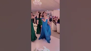 شوفو دخول صديقات العروس 