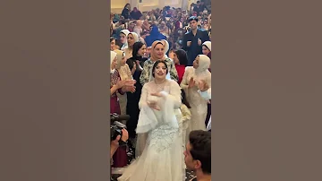انتي الوحش اللي مبيريحش 