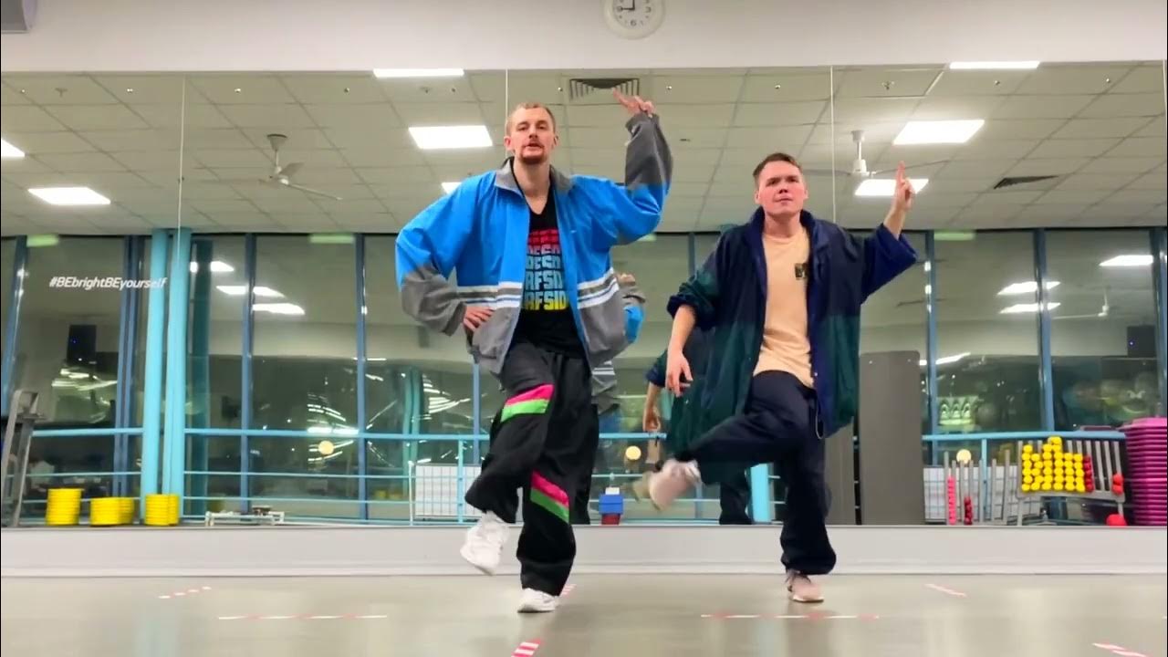 Пацан не танцевал включили и он заджеркал. Пацан не танцевал включили и он заджеркал. Пацан не танцевал включили и он заджеркал. Пацан не танцевал включили и он заджеркал. Пляска двух друзей.