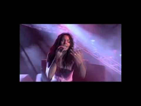 Ashanti Performs "Leaving" in Germany