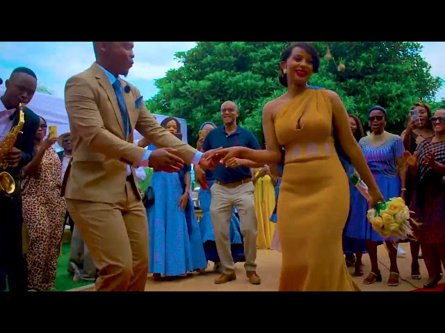 Benjiebest Sax - Aruri Lo Boleletse Malome ( Official Performance  At A Weeding ) class=