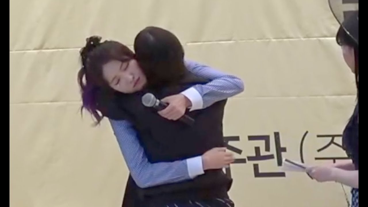 [ENG] 180519 Gfriend fansign, Eunha birthday surprise? Yuju phone case, Unnie line, Yerin drop phone