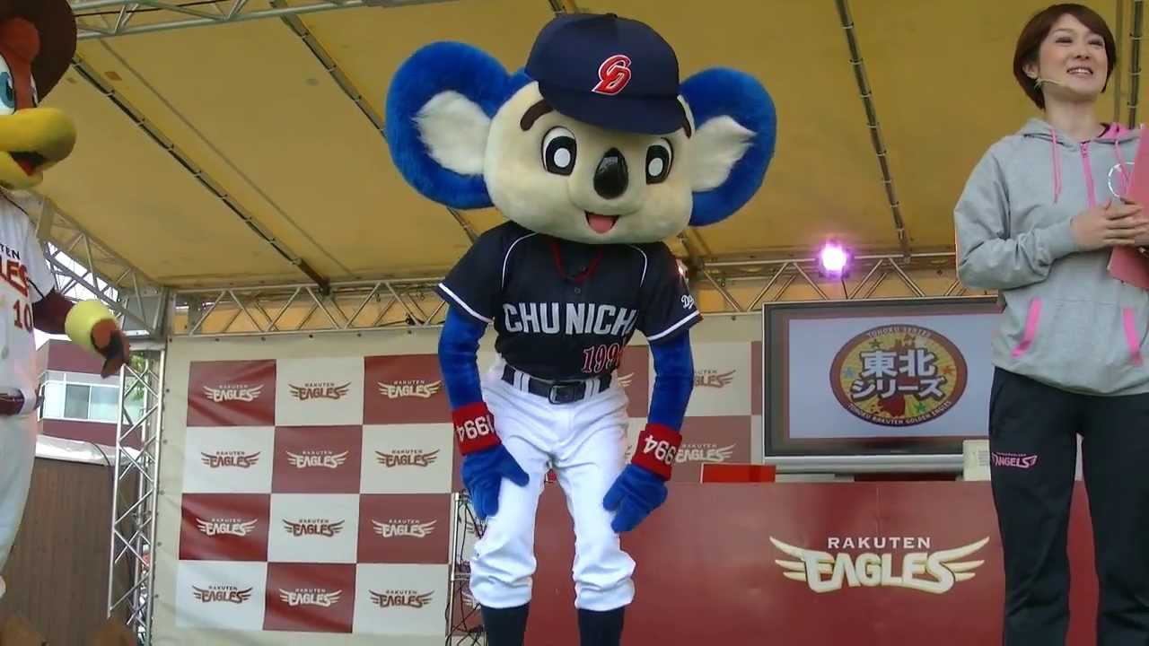 ドアラとクラッチの切り絵対決