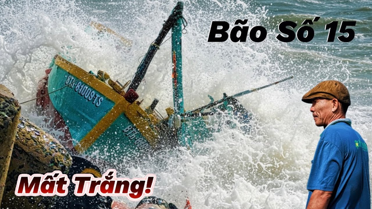 Ảnh Hưởng Bão Số 15! Sóng Lớn Đánh Rớt Người Xuống Biển La Gi. Ghe Chìm Trên Kè Đá Bị Sóng Đánh Nát!