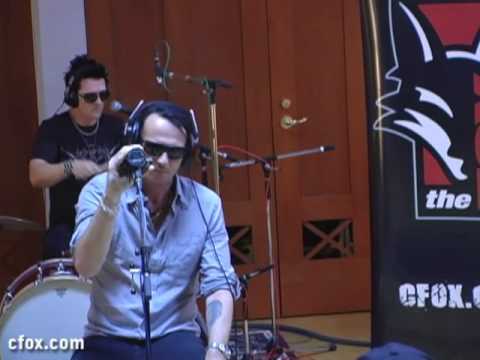 The FOX Uninvited Guest with Scott Weiland - Paral...