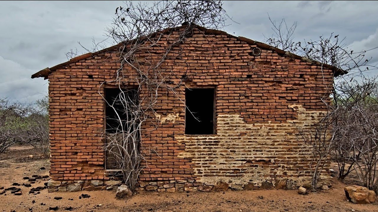 SERTÃO DE IRAUÇUBA UMA CASINHA ABANDONADA, AS PESSOAS ESTÃO INDO EMBORA CEARÁ 