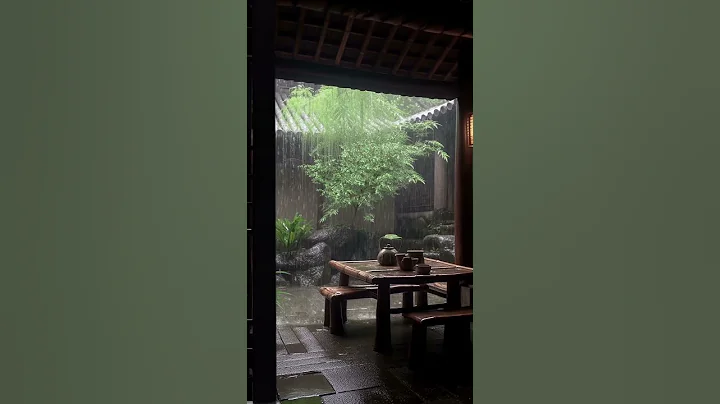 我从来都不喜欢下雨天，但特别喜欢烟雨中的江南，喜欢听雨落下的声音，也许是一种解压，但更是一种心安！ - 天天要闻