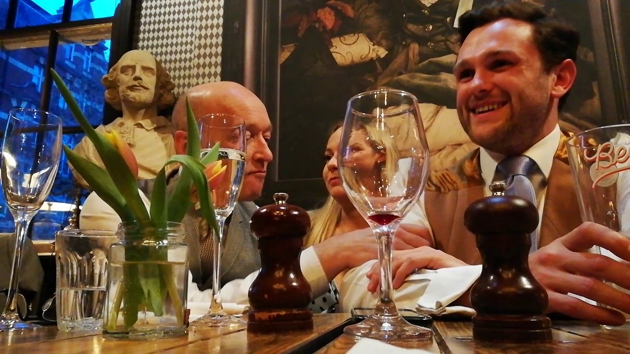 camera iphone 8 plus apk Paul is overexcited at a Keeling dinner