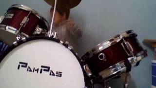 Nicolas Sessa Pequeño Baterista