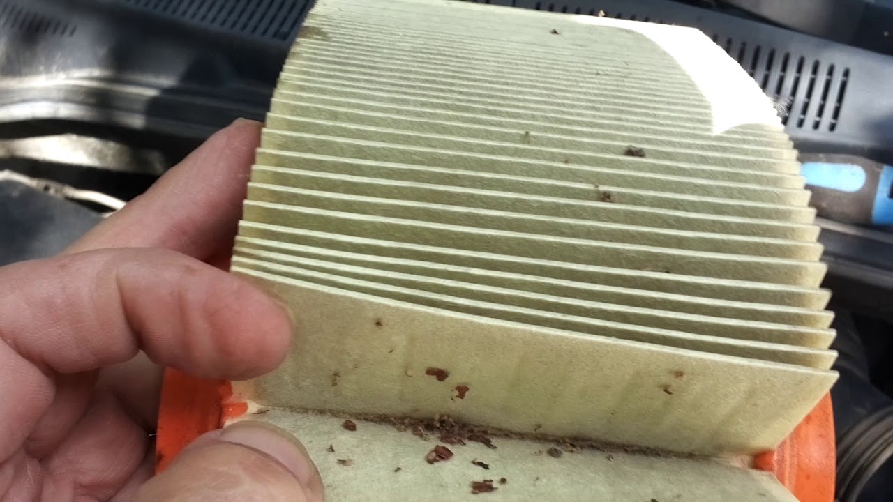 Замена возд. фильтра на Гетц - YouTube